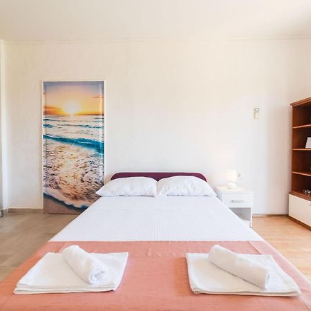 Apartment Livaja Kaštel Novi Habitación foto
