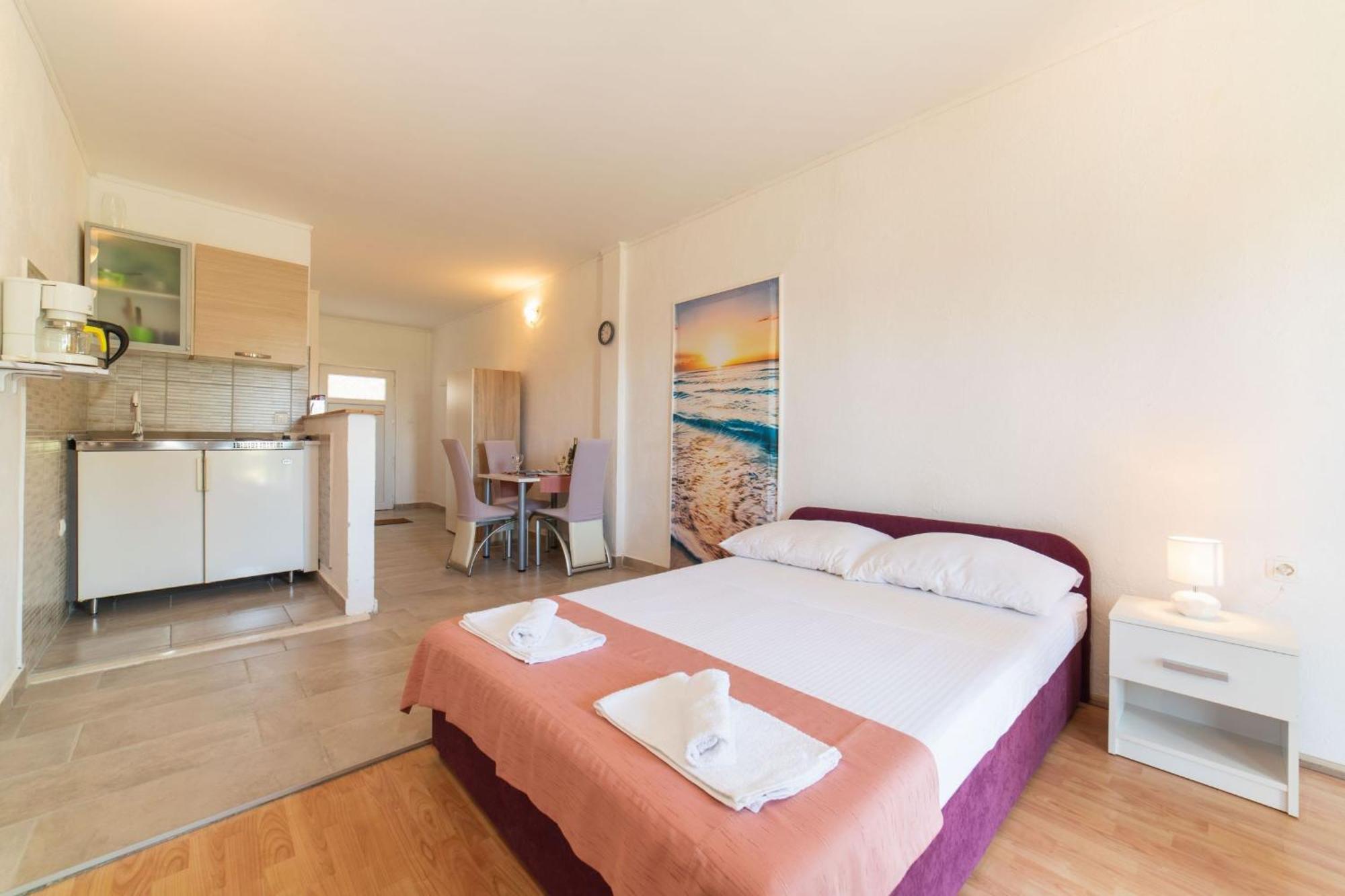 Apartment Livaja Kaštel Novi Habitación foto
