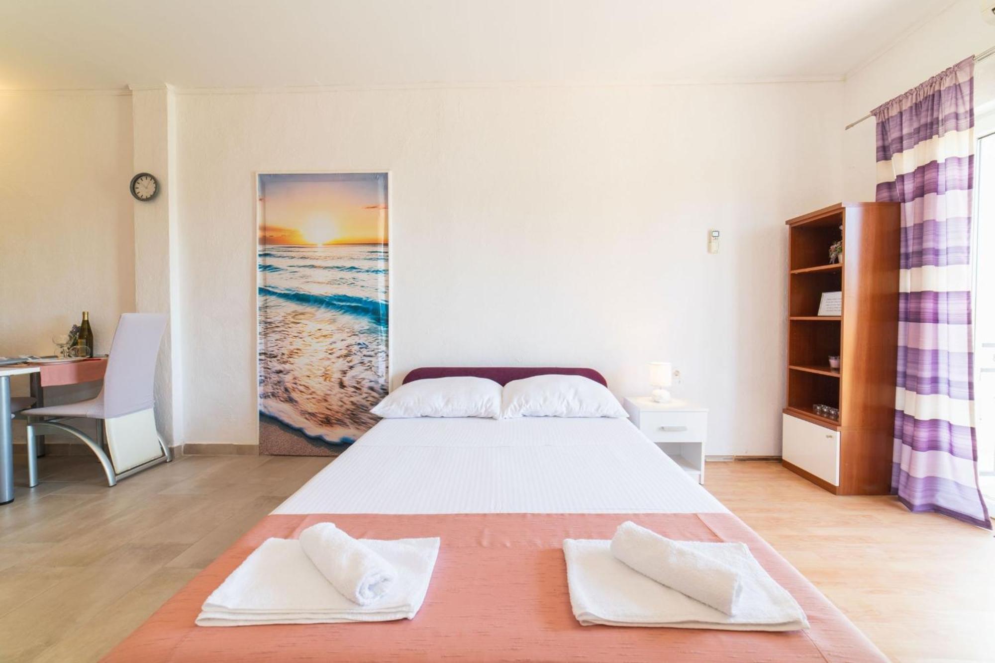 Apartment Livaja Kaštel Novi Habitación foto