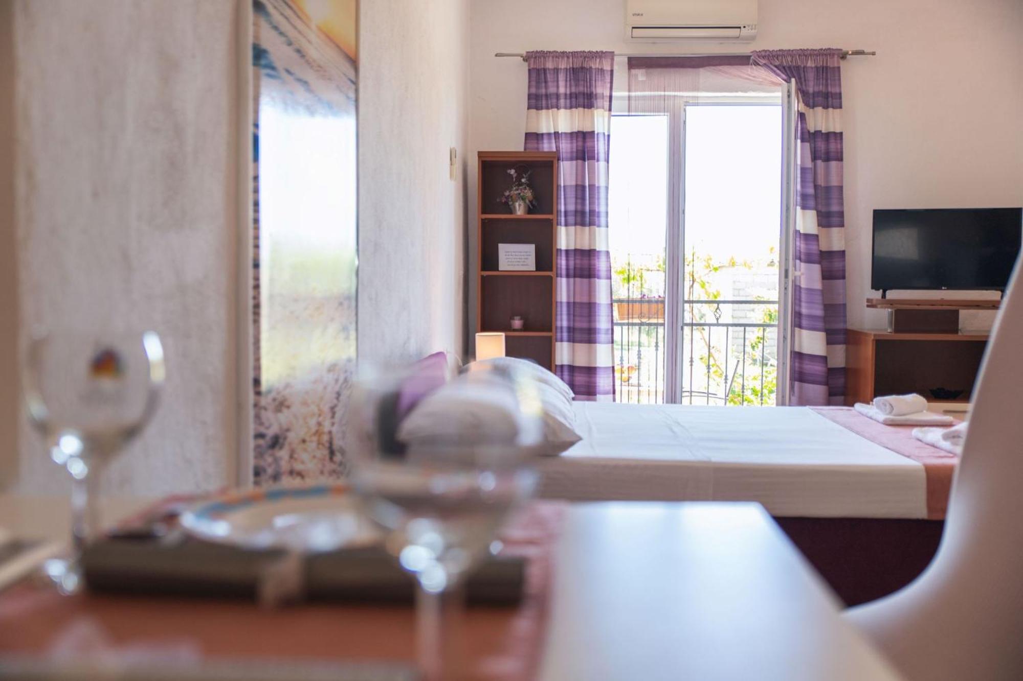Apartment Livaja Kaštel Novi Habitación foto